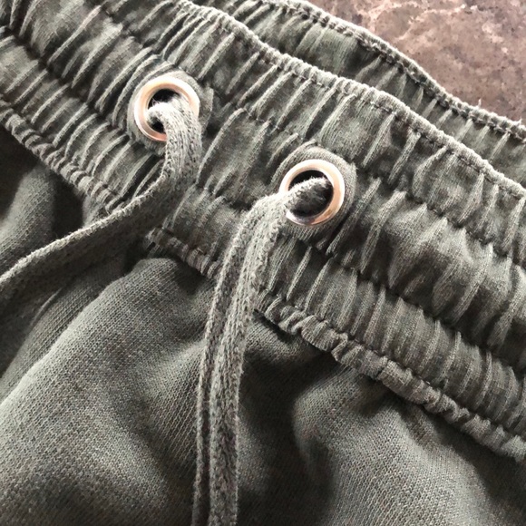 H&M Basic Shorts - Picture 3 of 4